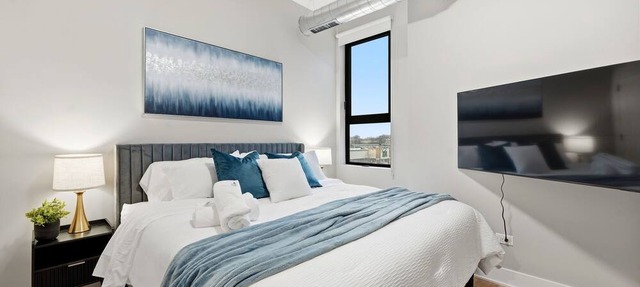 Comfy Condo - Gym, Free Parking & Modern Amenities