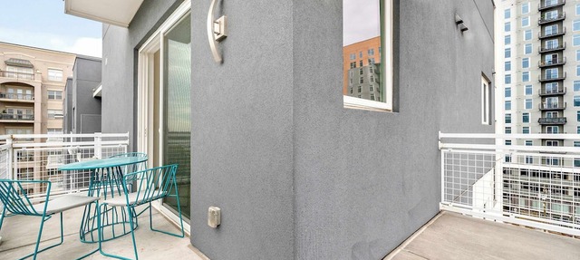 Two-Bedroom Apartment w/Balcony - Gym - Balcony