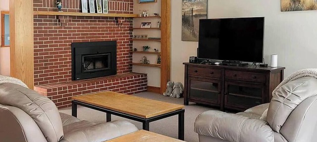 Spacious 6 BR Condo – Ten minutes to the beaches