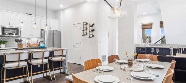 Spacious Modern Home: 3 En-Suites by Tennis Courts