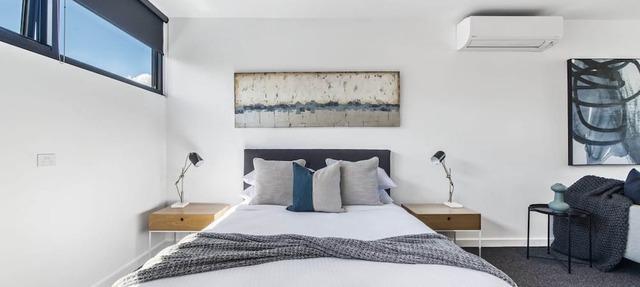 Stylish Studio with Great Amenities near Beachside