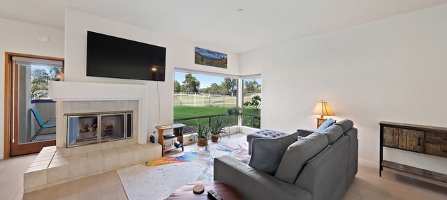 Fabulous 1-bedroom condo overlooking Gulf course with AC in sunny San Diego