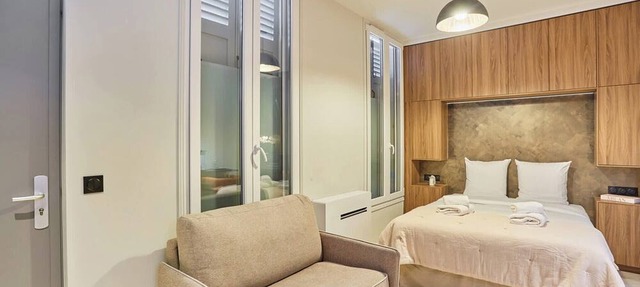 Suite Premium facing the Chateau de Vincennes