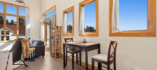 Spacious Dtwn Estes Park Loft Condo: 4 Mi to RMNP