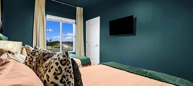 The Whiskey Wildflower, Downtown Nashville Luxe Stay + Walk to Broadway