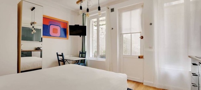 A Cosy Studio in Montparnasse