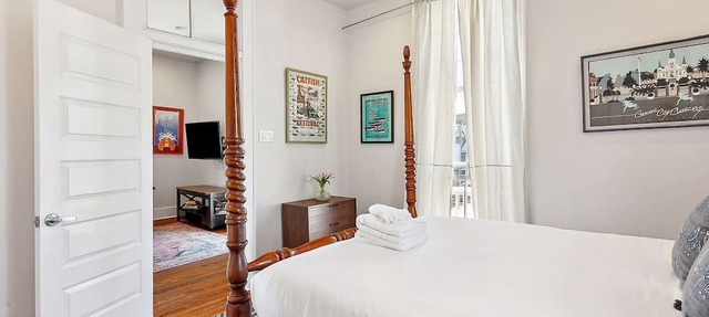 Stylish Freret Street Loft w/Balcony & Parking!
