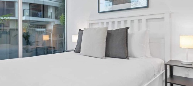 Sleek South Yarra 2-Bed with Alfresco Dining