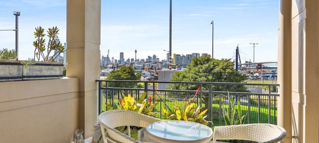 Elegant Stay in Balmain with Pool Access