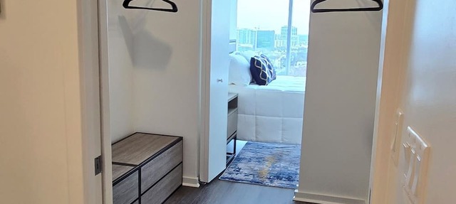 Luxe 1-Bed Corner Suite in Music Row Nashville - Coworking, Gym, Skyline Views