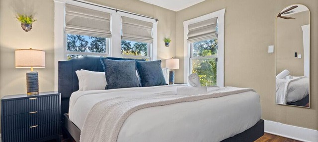 Pet-Friendly East Austin Home w Free Parking & Grill│Walk to 6th & Rainey