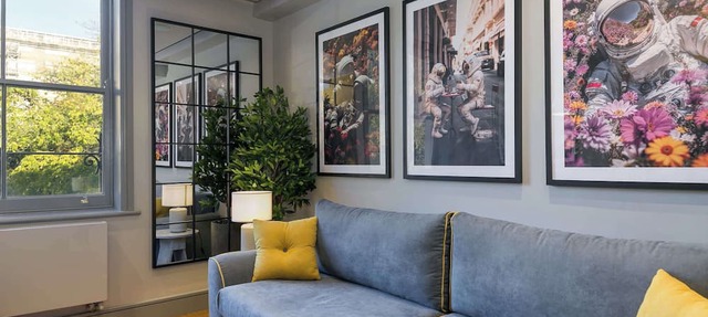 Luxury 1-Bed Near Covent Garden · Sleeps 4 · Lift