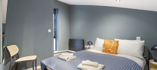 Stylish Hoxton Duplex – Perfect for Couples & Small Groups