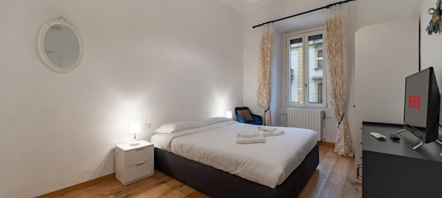 5 walk from Porta Venezia station, with 2 bedrooms