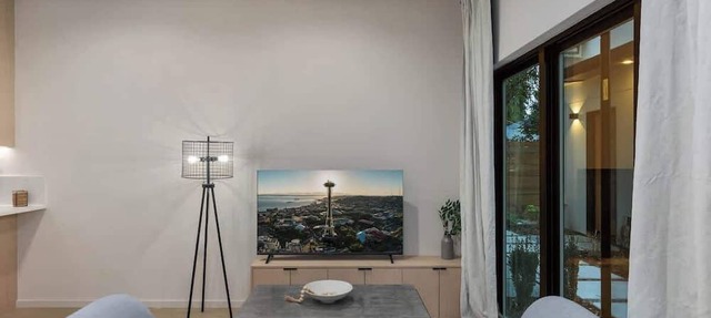 Modern Seattle Stay Rooftop Views & Ensuite BRs