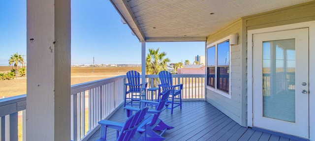 Beach Boardwalk Stay, 10-Min Walk, 2-Min Drive