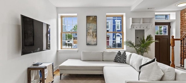 Stunning central 3Br/3ba with parking and deck