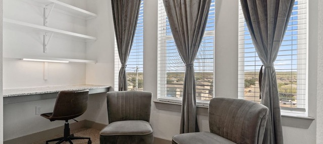 Luxury 2BD/2BA Next to Airport dpp6