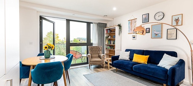Modern 2-Bed Apartment by the Thames