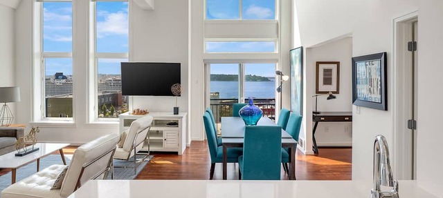 Belltown Penthouse 2BR/2.5BTH Walk Downtown