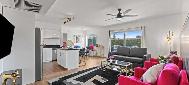 Old Town Chic, a stylish condo in the best location