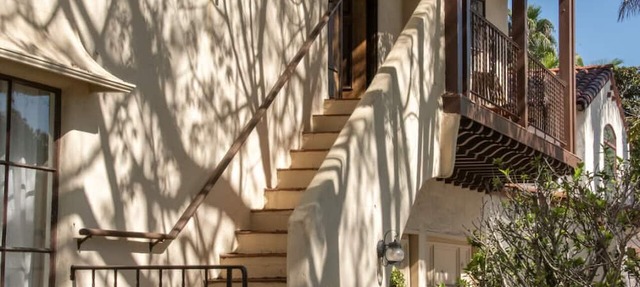 Enjoy indoor-outdoor living, a full kitchen and walk to beach and state st.
