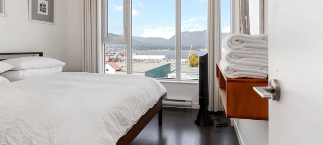 Stylish 2BR with Panoramic City & Mountain Views!