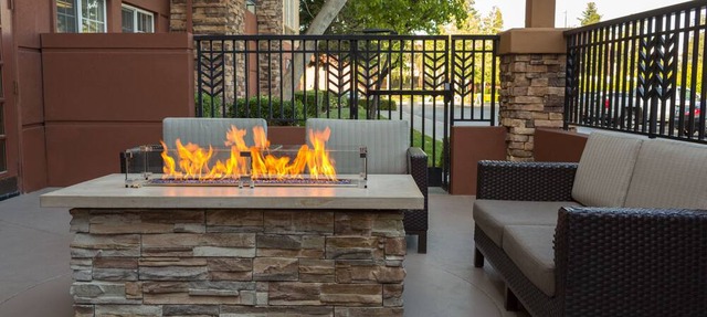 Pet-Friendly Suite w/Full Kitchen and Parking – Ideal for Long-Term Stays!
