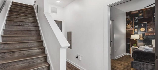 TWO Adjacent Homes - Sleeps 24 - Only 3 miles to Broadway
