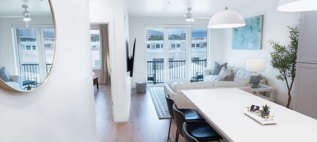 Deluxe 1BR 1BA Stunning Amenities-Pool, Htub, Gym+