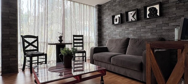 5 minutes walking distance from Angel Reforma