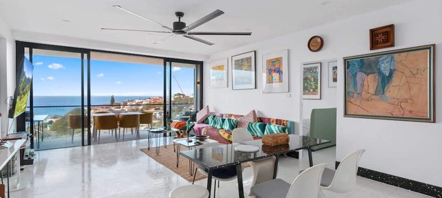 Bright Tamarama 2-Bed with Balcony Water View