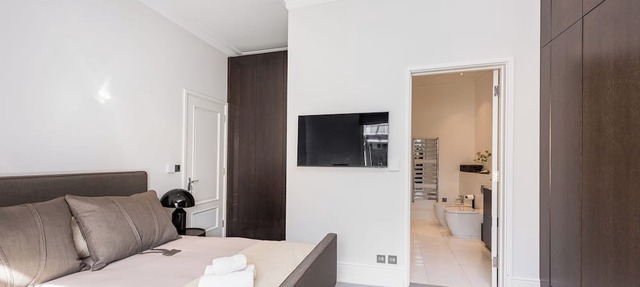 Luxury Chelsea Apartment,3-bedroom, 3-bathroom residence with a private terrace