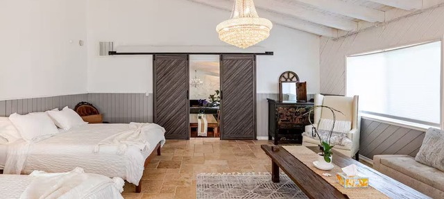 Hillside Hideaway - Private Woodland Hills Canyon Guest Suite with Views