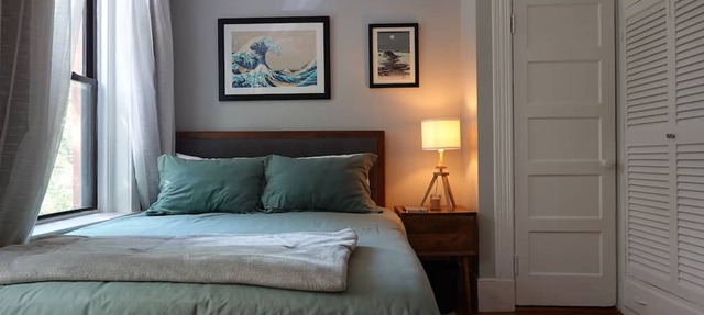 Cozy full condo. Walkable to the T. Boston at your doorstep.