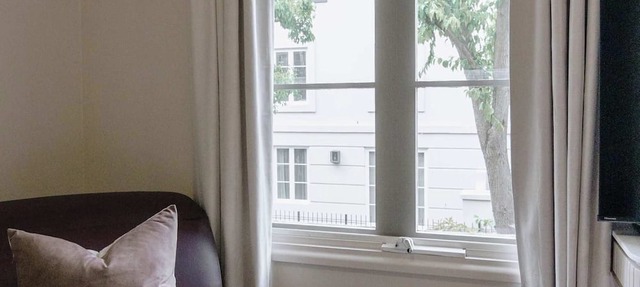Elegant East Melbourne Escape | Pool+Gym+Parking