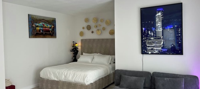 Marylin Studio Apartment in Koreatown
