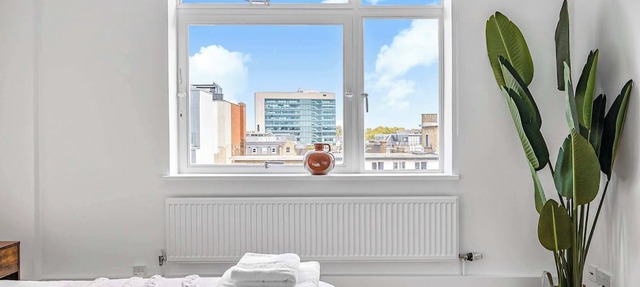 Central 2-Bed Flat | Terrace + AC | Sleeps 6