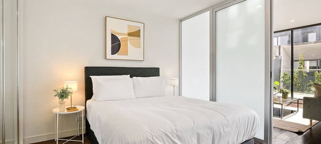 Bright 1BR Apartment Near Maribyrnong River