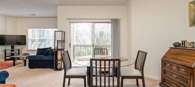 Cozy 1-BR apartment with a seasonal pool!