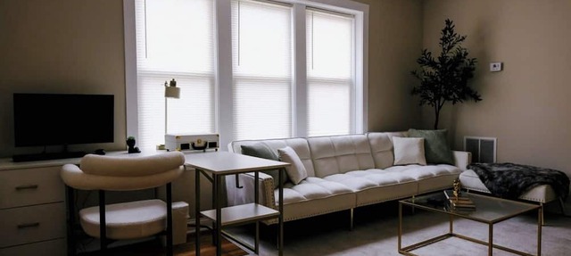 Sleeps 4 New Modern 1BR Private Workspace