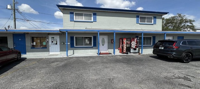 Queen Bed|Smoking|Tampa