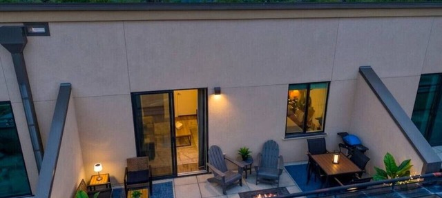 NEW Golden Luxe Condo-Patio w/Firepit + Mtn Views