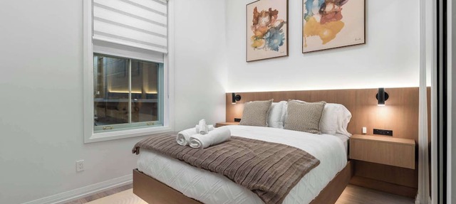 Boutique 3BR Townhouse Free Parking Sleeps 7