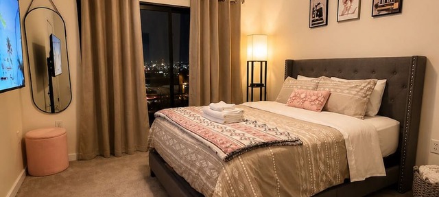 Fantastic 2-bedroom condo with free parking