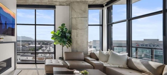 Sky-High Views Lux-2bd/2ba-Rooftop Pool-HTub-Gym