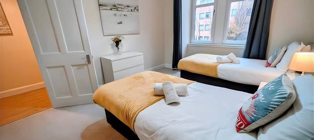 Modern Home Edinburgh Gem 10 mins to Centre