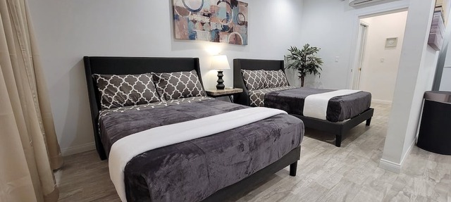 Private studio w/kitchen & parking space by the Mr C. Hotel! 5 min to Rodeo Dr