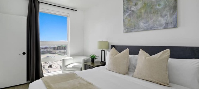 Elevated Stay!Top floor! Kg bd|Pool|HotTub|Gym|Pkg