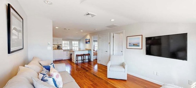 Oceanfront, 2nd-floor condo with stunning view - steps to Bank Street Beach
